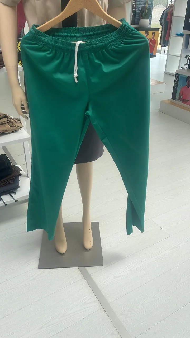 Showroom da Lazang em Luanda com peças expostas
